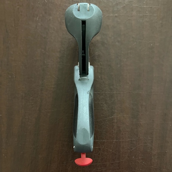 The Pampered Chef Salad and Meat chopper and scissors - Picture 2 of 8